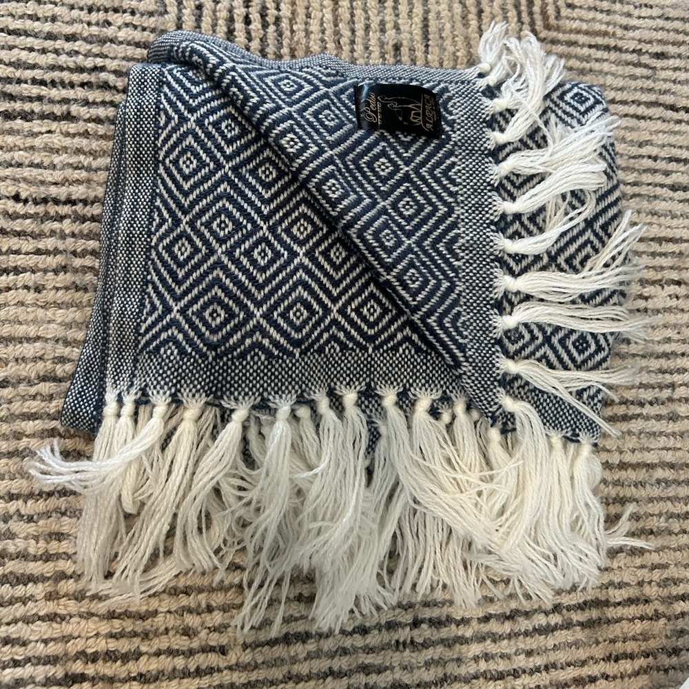 Pedsa Alpaca Scarf blue white geometric fringe